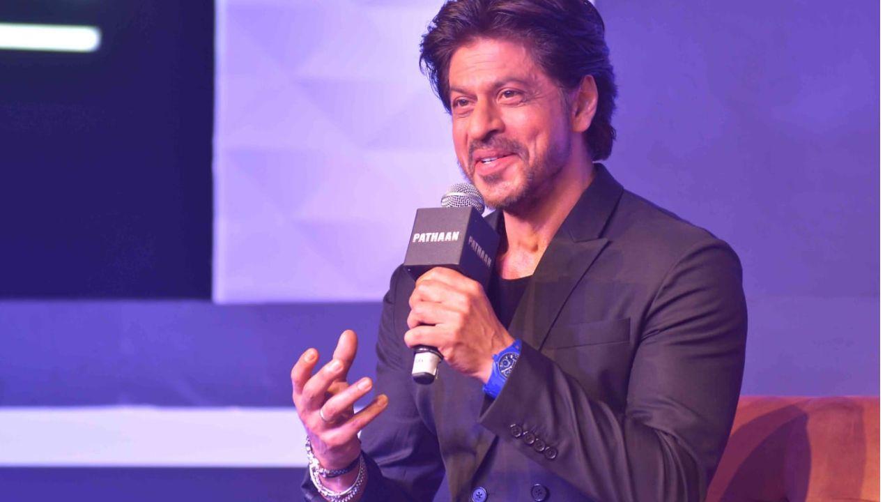 With Shah Rukh Khan at the helm of things, can there ever be a dull moment! True to this, the ‘Pathaan’ star lit up the event with his charm, wit and yes… poise and charm galore… oodles of them! 